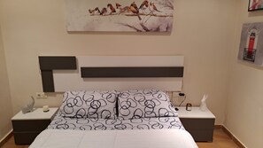 Apartment | 2 bedrooms, free WiFi, bed sheets - Barcelona Sunshine Retreat (Barcelona)