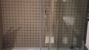 Apartment | Bathroom | Shower, towels