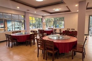 Restaurant - Hot Spring Forest Holiday Hotel (Hezhou)