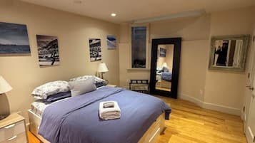 2 bedrooms, travel cot, free WiFi, bed sheets