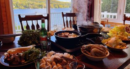 Waterfront charming 3-bedroom cottage at Lac Labelle with hot tub and WiFi