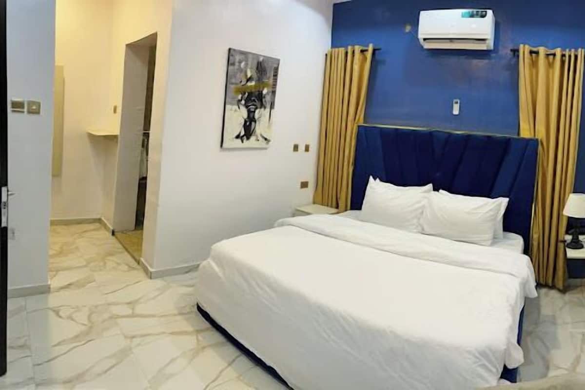 Economy Room, Balcony, City View | Desk, laptop workspace, free WiFi