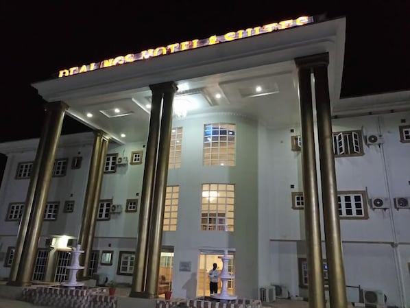 Façade de l’hébergement - soirée/nuit