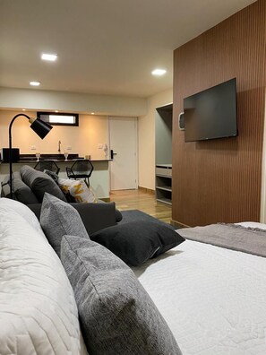 Deluxe Studio Suite, City View | Laptop workspace, free WiFi - TNY APART BARRETOS (Barretos)