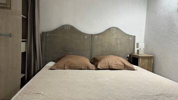 1 chambre, lit parapluie, Wi-Fi, draps fournis