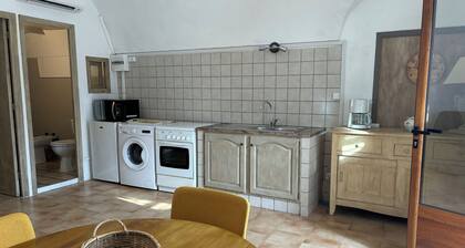 Appartement 1 chambre à la nuitée tout confort rez de chaussée.