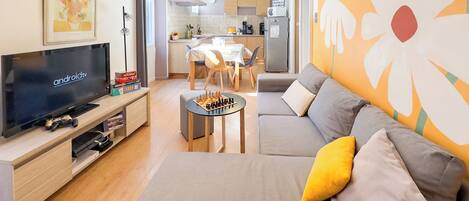 TV connectée, jeux vidéo, livres