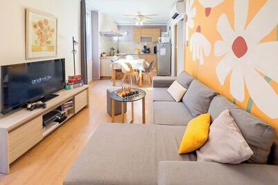 3 room apartment | AC | Handmade ART | 50m to port | board games | bedding incl.