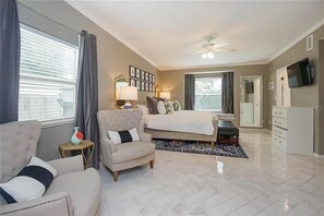 3 dormitorios, escritorio, tabla de planchar con plancha y wifi