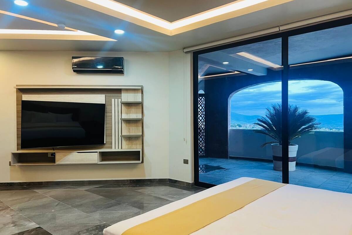 Luxury Suite, City View