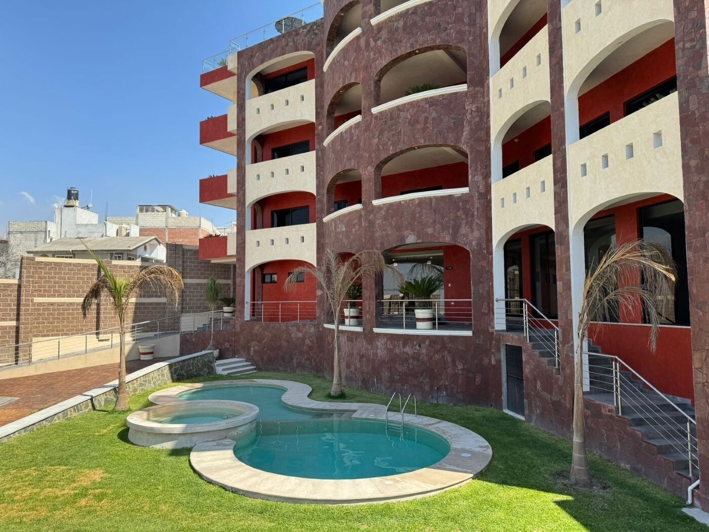حمام سباحة
