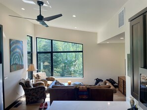 Smart TV - Brand New, Luxury 1-bedroom apartment with AC, 10 Minutes to Downtown Whitefish (Whitefish)