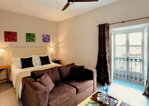 Dobbeltrom – deluxe | Skrivebord for bærbar PC, lydisolert og wi-fi (inkludert)