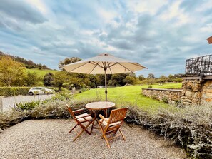 Deluxe-Studiosuite, Bergblick | Terrasse/Patio