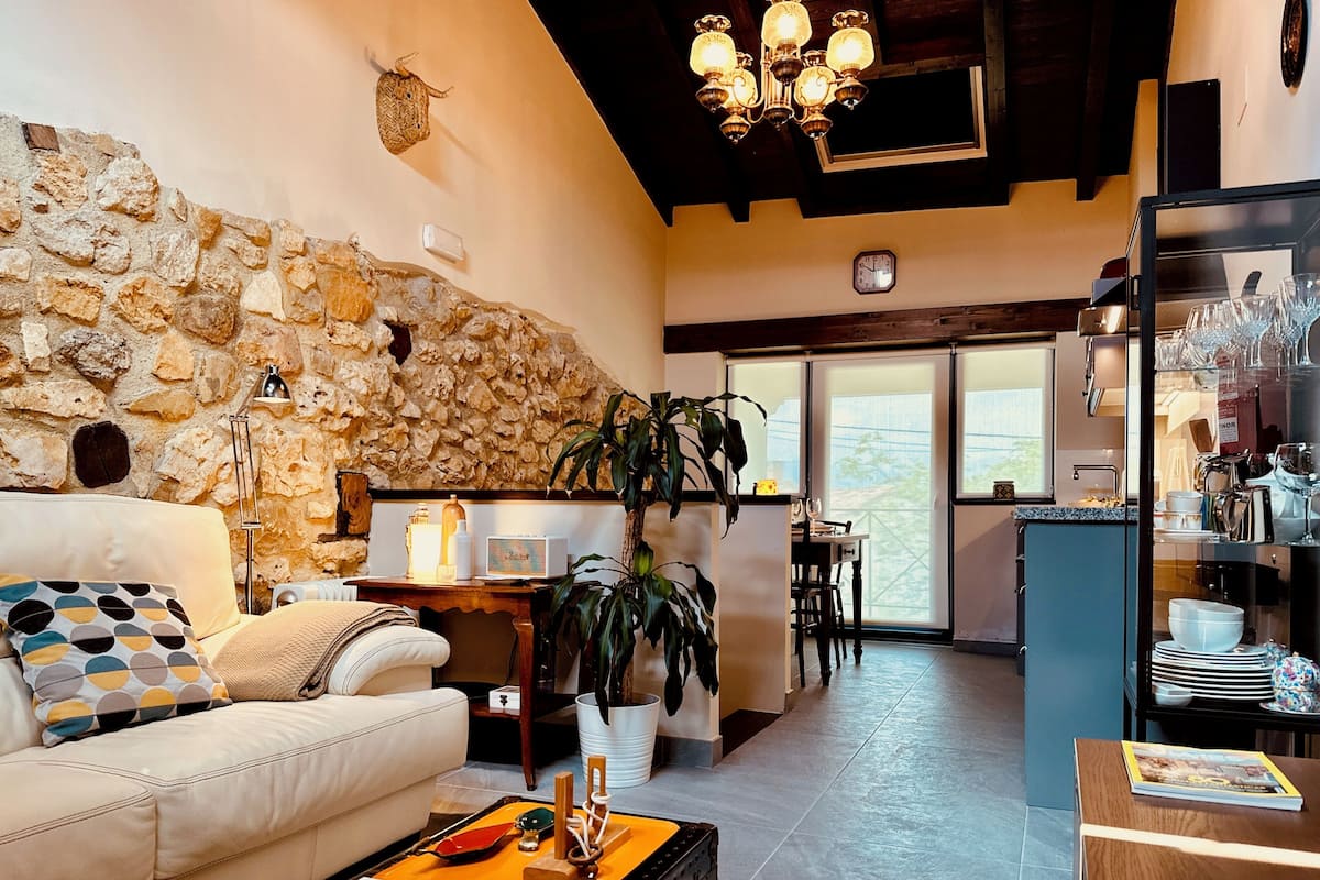 Casa Deluxe, vistas a la montaña | Espacio para trabajar con un portátil y sistema de insonorización