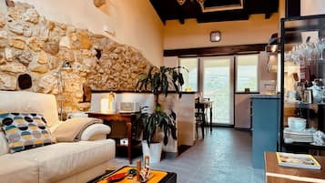 1 habitación y espacio para trabajar con laptop