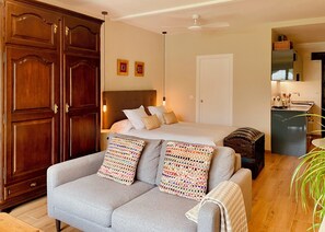 Deluxe Studio Suite, Mountain View | Living area | TV