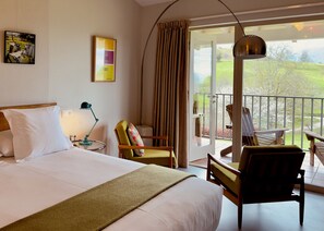 Dobbeltrom – deluxe, fjellutsikt | Skrivebord for bærbar PC, lydisolert og wi-fi (inkludert)