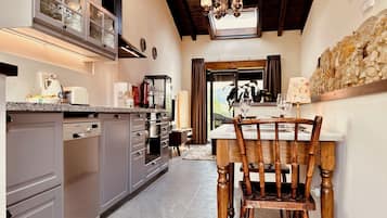 Deluxe House, Mountain View | Private kitchen