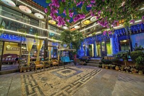 Garden - An Inn (Lijiang)