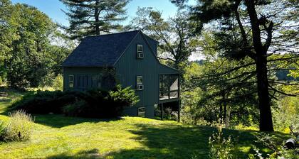 Marsh View Cottage in Arrowsic is a perfect nature getaway w/ nearby amenities