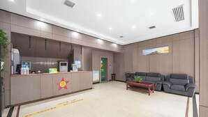 Lobby-lounge
