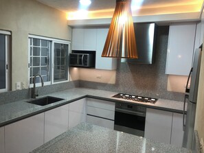 Køleskab, mikrobølgeovn, ovn, opvaskemaskine