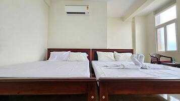 Schreibtisch, kostenloses WLAN, Bettwäsche