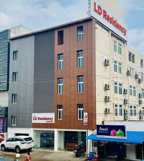 Vista frontal de la propiedad