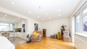 Living area - Beaconsfield (Luton)