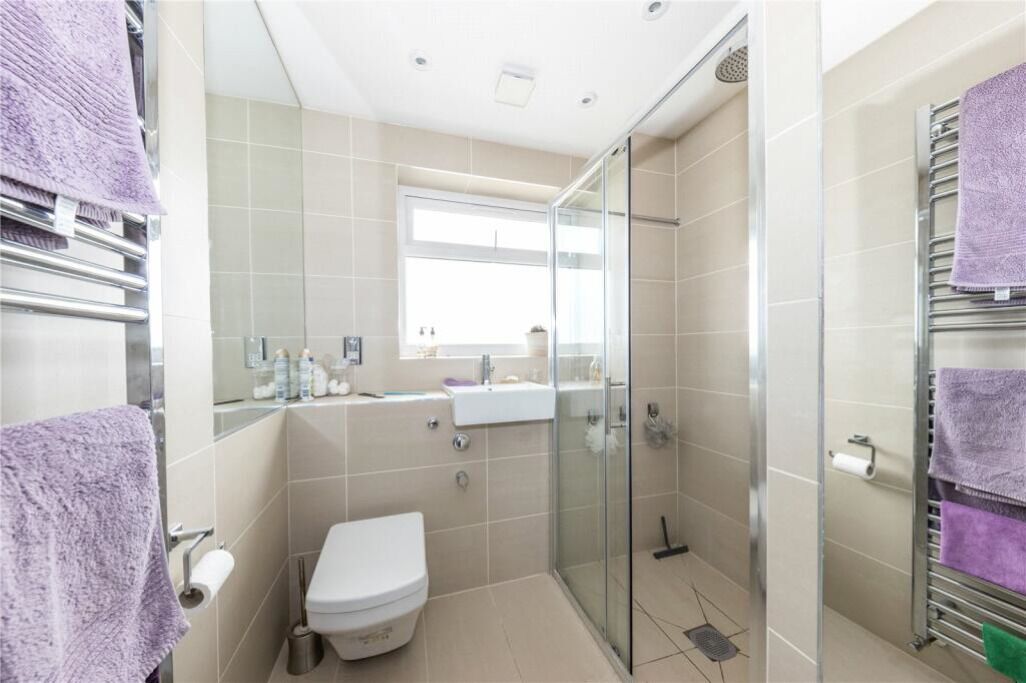 Deluxe House, Kitchen, Garden View | Bathroom amenities | Towels