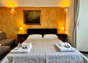 1 bedroom, WiFi, bed sheets - Keys House two-room apartment in the historic center, portoantico, aquarium of Genoa (Genova)