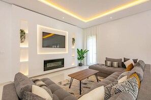 Smart TV, ping pong - Villa Mima: Contemporary Luxury with Heated Pool in Marrakech (Marrakesh)