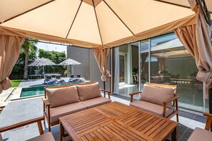 Outdoor dining - Villa Mima: Contemporary Luxury with Heated Pool in Marrakech (Marrakesh)