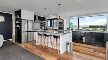 Frigorifero, microonde, lavastoviglie, tostapane