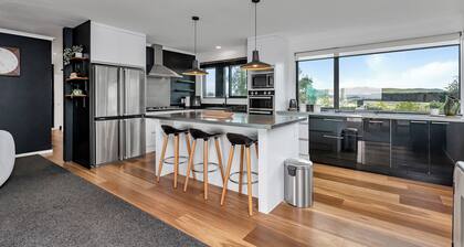 Sunrise Lookout - Paihia Holiday Home