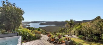 Sunrise Lookout - Paihia Holiday Home