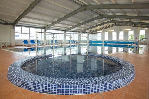 2Br Lodge - Pool - Fireplace - Petsok - Parking
