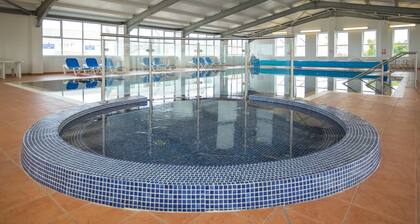 2Br Lodge - Pool - Fireplace - Petsok - Parking