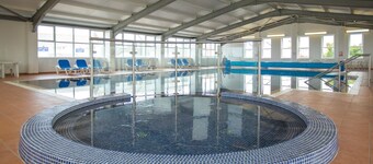 2Br Lodge - Pool - Fireplace - Petsok - Parking
