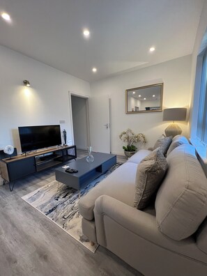 Living area - Modern apartment in the vicinity of Heathrow/Windsor/Slough (Slough)