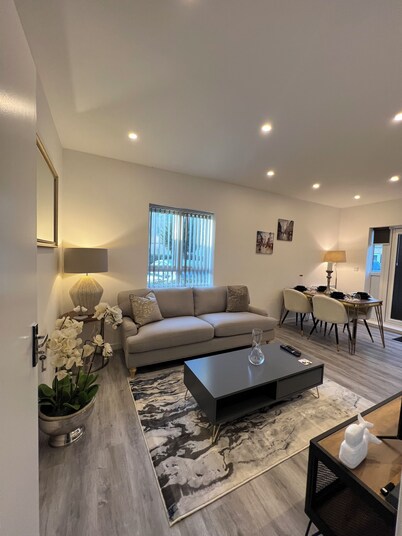 Modern apartment in the vicinity of Heathrow/Windsor/Slough
