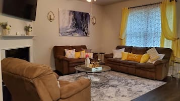 Smart TV, fireplace
