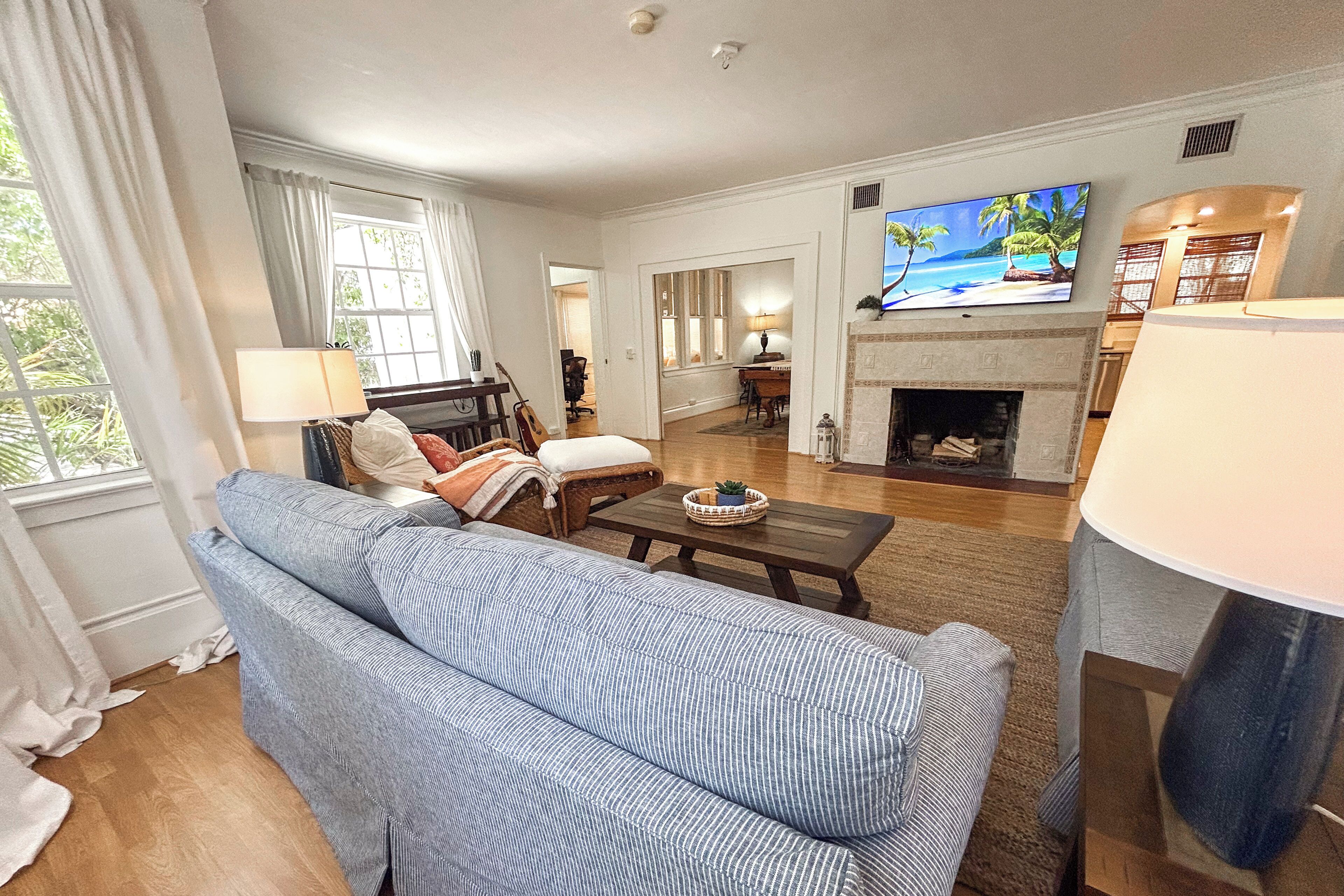 Smart TV, fireplace, computer monitors