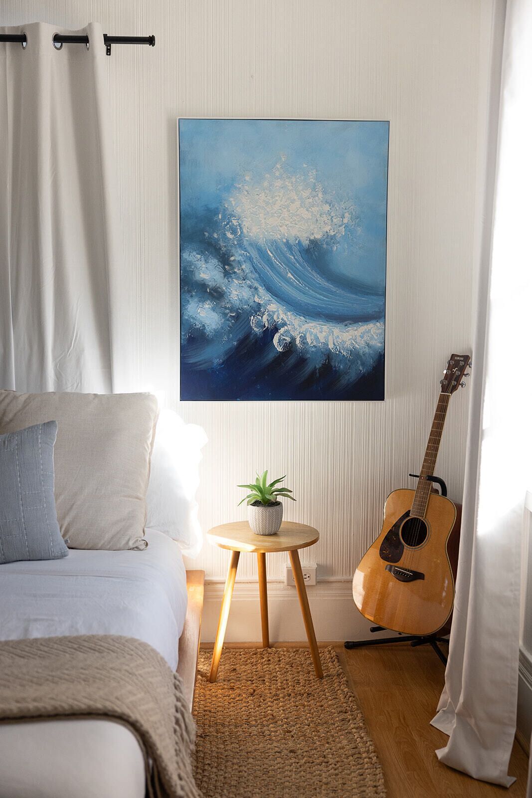 2 slaapkamers, een bureau, een strijkplank/strijkijzer, reisbedje