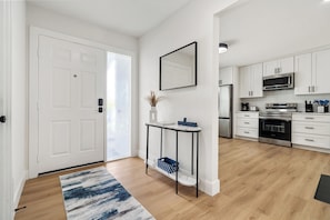 Micro-ondes, four, plaque de cuisson, lave-vaisselle