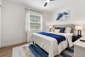 3 chambres, fer et planche à repasser, lit de bébé portatif