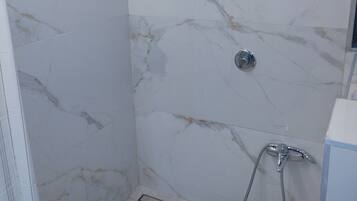 Apartment | Bathroom