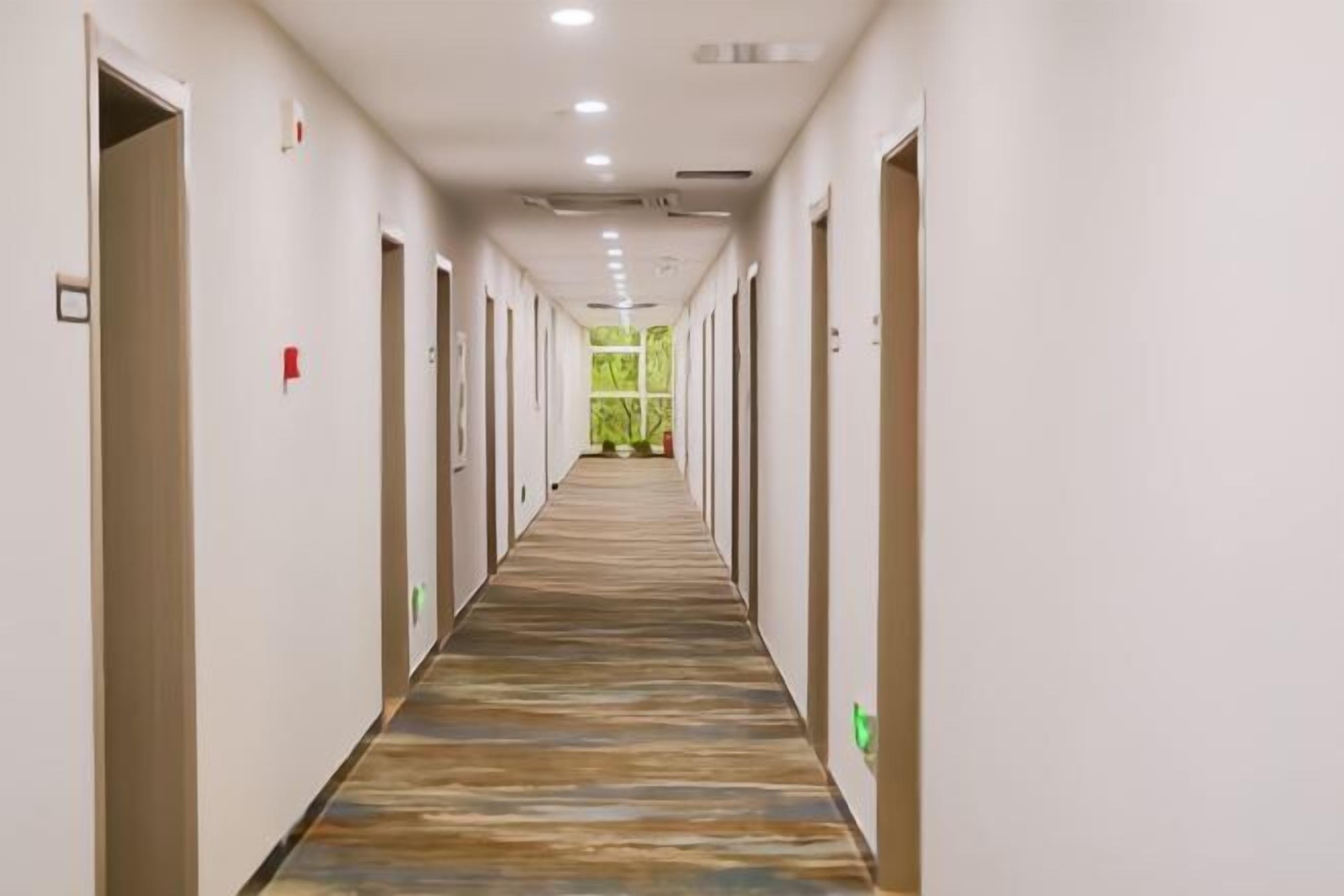 المنشأة من الداخل