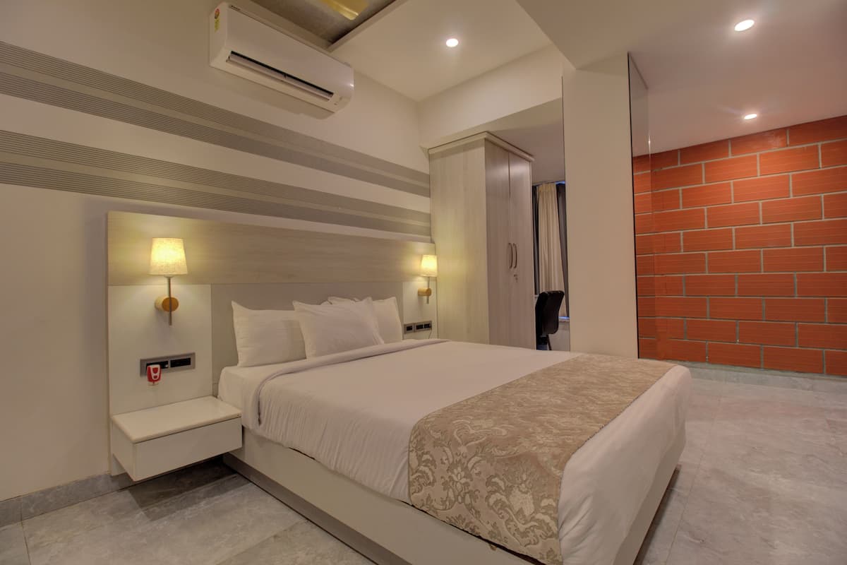 Deluxe kamer, 1 queensize bed, uitzicht op stad | Een strijkplank/strijkijzer, gratis wifi